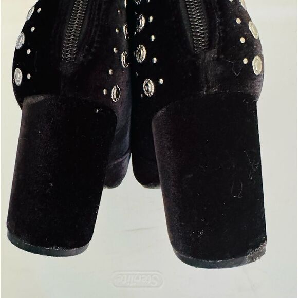 G By Guess Black Velvet 3 3/8" Heeled Studded Ankle Boots Size 8 - Picture 4 of 8